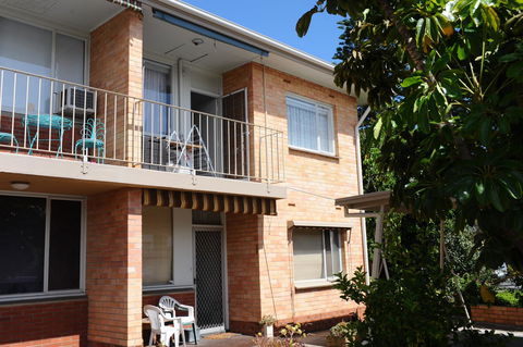 Glenelg Holiday Apartments-The Broadway - SA Accommodation 8