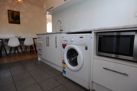 Glenelg Holiday Apartments-The Broadway - SA Accommodation 4