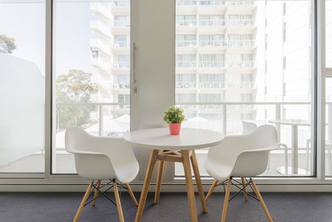 Ther-Rich Elegant 1BR Apartment In Walkerville - SA Accommodation 15