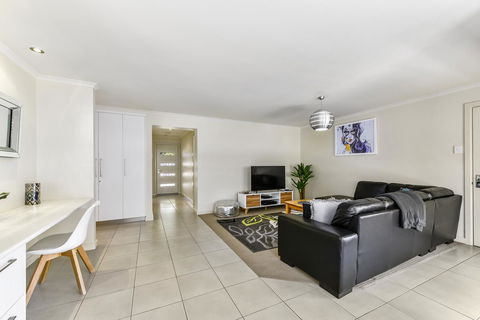 City Fringe Apartment B, Mount Gambier - SA Accommodation 8