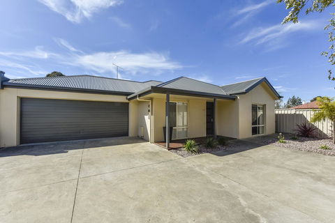 City Fringe Apartment B, Mount Gambier - SA Accommodation 11