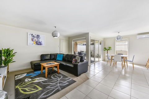 City Fringe Apartment B, Mount Gambier - SA Accommodation 4