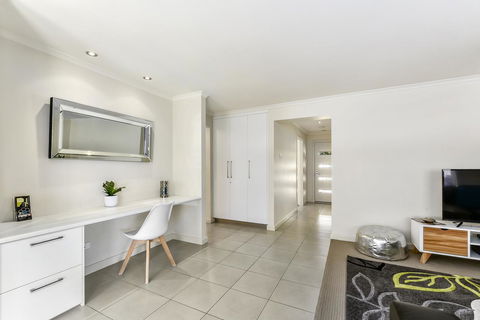 City Fringe Apartment B, Mount Gambier - SA Accommodation 1