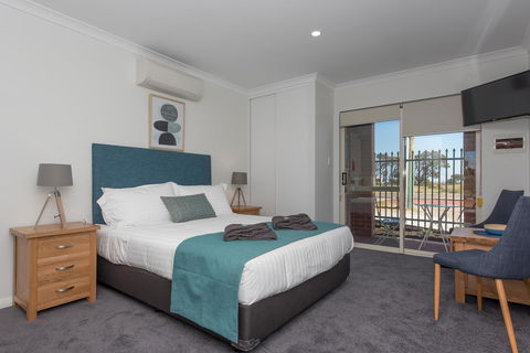Jurien Bay Motel Apartments - SA Accommodation 14