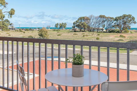 Jurien Bay Motel Apartments - SA Accommodation 22