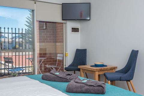 Jurien Bay Motel Apartments - SA Accommodation 8