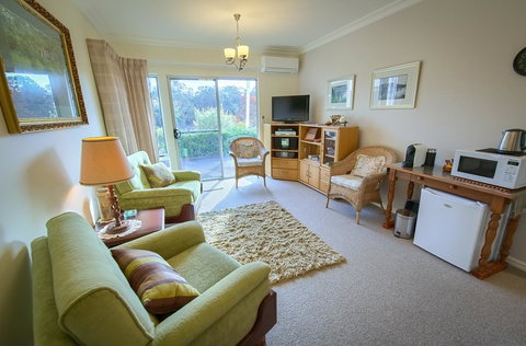 Glenelg On King Bed & Breakfast - SA Accommodation 2