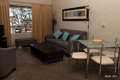 Mollymook Cove Apartments - SA Accommodation 3