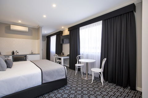 CH Boutique Hotel & Apartments, Ascend Hotel Collection - SA Accommodation 3
