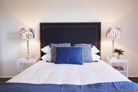 Bright And Spacious Family Home With Leafy Deck - SA Accommodation 6