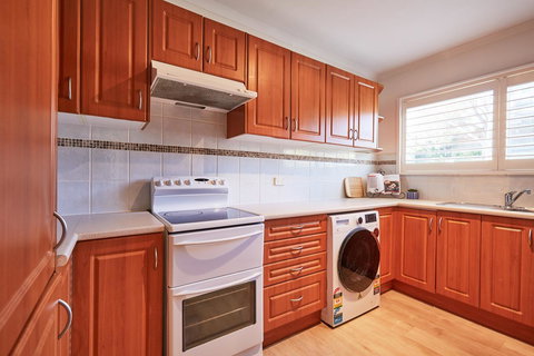 Bright And Spacious Family Home With Leafy Deck - SA Accommodation 17