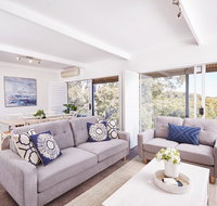 Bright and Spacious Family Home With Leafy Deck - SA Accommodation