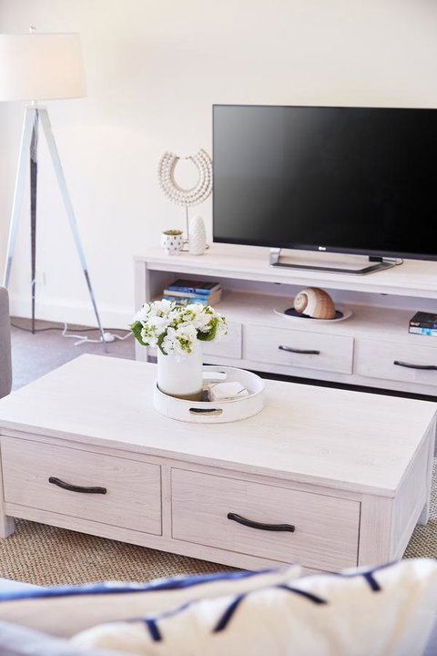 Bright And Spacious Family Home With Leafy Deck - SA Accommodation 15