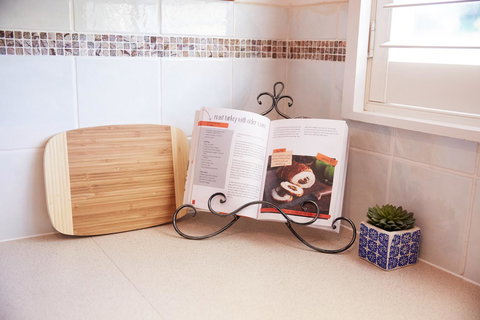 Bright And Spacious Family Home With Leafy Deck - SA Accommodation 20