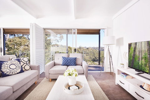 Bright And Spacious Family Home With Leafy Deck - SA Accommodation 14