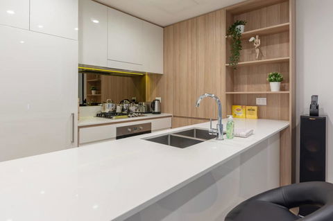Japanese Style Waterfront Apt Wt Rooftop Pool - SA Accommodation 9