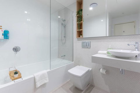 Japanese Style Waterfront Apt Wt Rooftop Pool - SA Accommodation 20