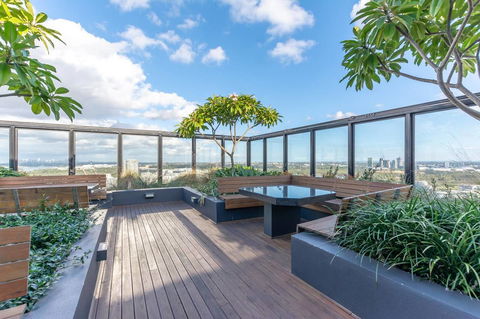 Japanese Style Waterfront Apt Wt Rooftop Pool - SA Accommodation 11