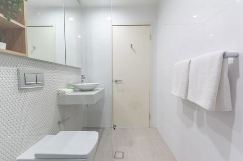 Japanese Style Waterfront Apt Wt Rooftop Pool - SA Accommodation 5