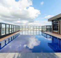 Japanese Style waterfront apt wt rooftop pool - SA Accommodation