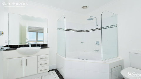 Blue Horizons, Unit 808, 41-45 Shoal Bay Road - SA Accommodation 14