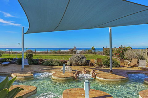 Blue Lagoon Beach Resort - SA Accommodation 3
