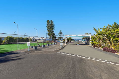 Blue Lagoon Beach Resort - SA Accommodation 10