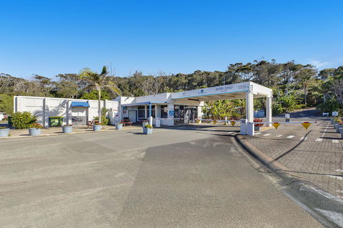 Blue Lagoon Beach Resort - SA Accommodation 11