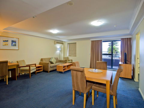 Oaks The Entrance Waterfront Suites - SA Accommodation 8