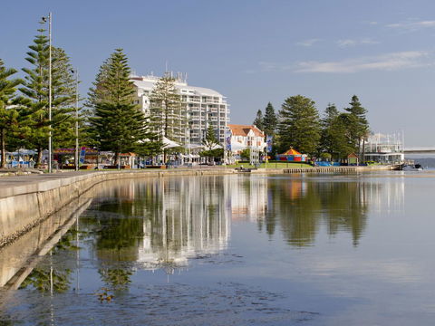 Oaks The Entrance Waterfront Suites - SA Accommodation 4