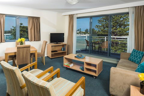 Oaks The Entrance Waterfront Suites - SA Accommodation 2