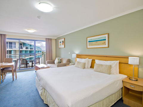 Oaks The Entrance Waterfront Suites - SA Accommodation 10