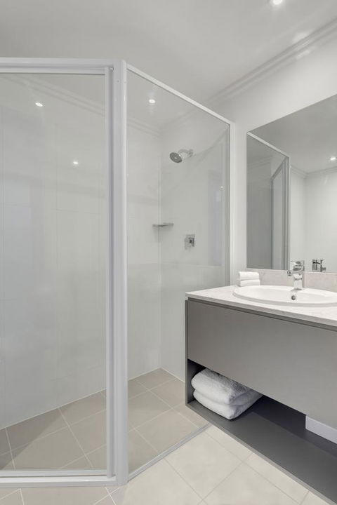 Mercure Sydney Bankstown - SA Accommodation 24
