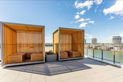 Brand New 3 Bedrooms Apt With Waterfront View - SA Accommodation 2