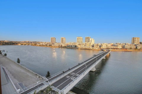 Brand New 3 Bedrooms Apt With Waterfront View - SA Accommodation 8