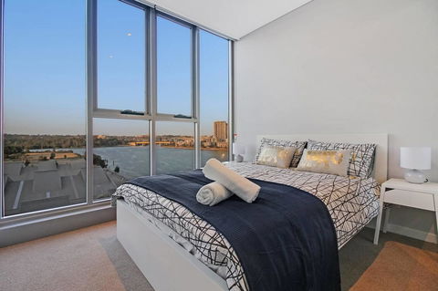 Brand New 3 Bedrooms Apt With Waterfront View - SA Accommodation 3
