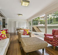 Summery spacious 4 bed home in Kurraba Point - SA Accommodation