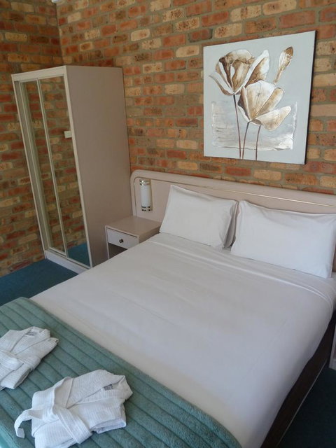 Mollymook Surfbeach Motel & Apartments - SA Accommodation 12