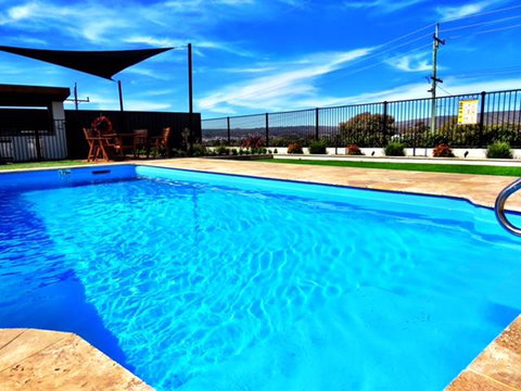 Crestview Tourist Park - SA Accommodation 24