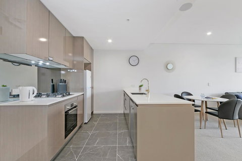 Stylish And Neat Two Bed Apartment In Wentworth Point - SA Accommodation 5