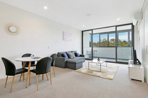 Stylish And Neat Two Bed Apartment In Wentworth Point - SA Accommodation 4