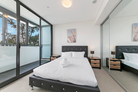 Stylish And Neat Two Bed Apartment In Wentworth Point - SA Accommodation 7
