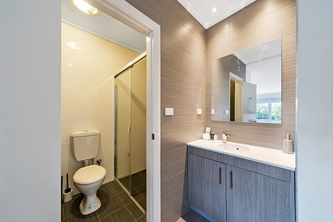 Carlton Suites - SA Accommodation 3