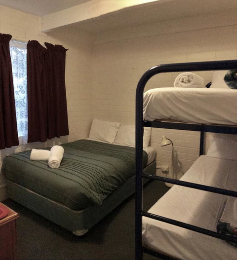 Kon Tiki Apartments - SA Accommodation 10