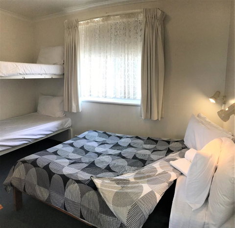 Kon Tiki Apartments - SA Accommodation 6