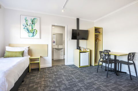Nightcap At Hume Hotel - SA Accommodation 16