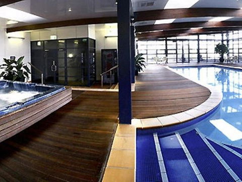 Novotel Canberra - SA Accommodation 13