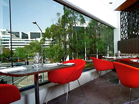 Novotel Canberra - SA Accommodation 14