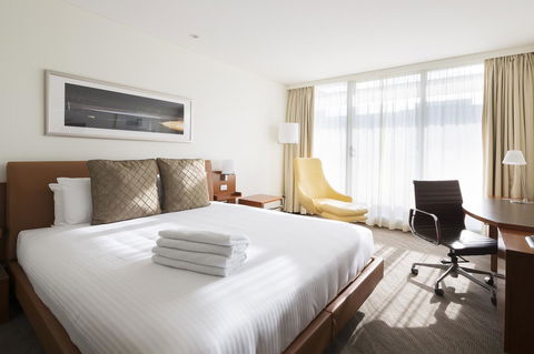 Novotel Canberra - SA Accommodation 15