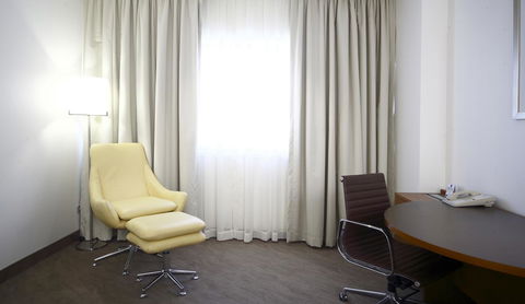 Novotel Canberra - SA Accommodation 16